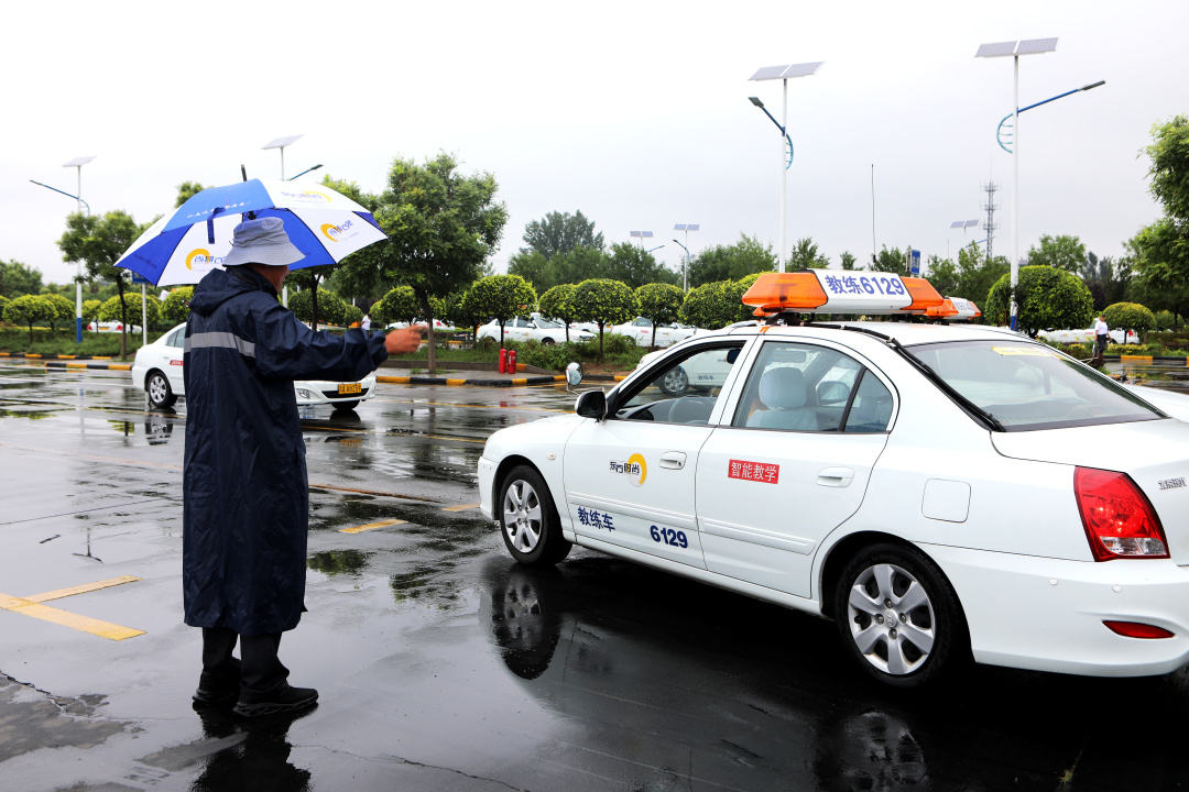 下雨学车考试技巧,雨季学车