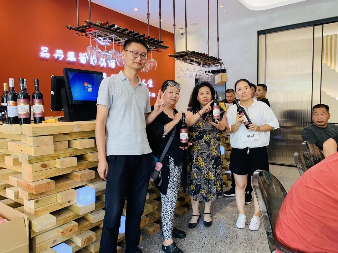 渭南丹凤葡萄酒厂新闻报道,西安客户来考察