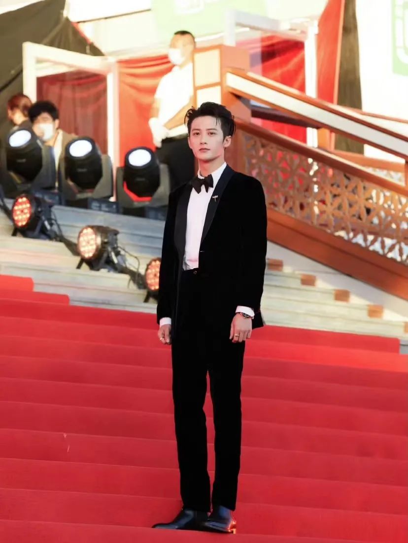 巩皇霸气红毯造型,巩皇红毯气场