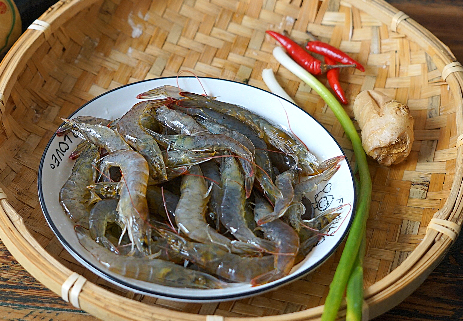 鲜虾这样做味道鲜美又多汁,鲜虾这样做超美味保证你吃忘不了