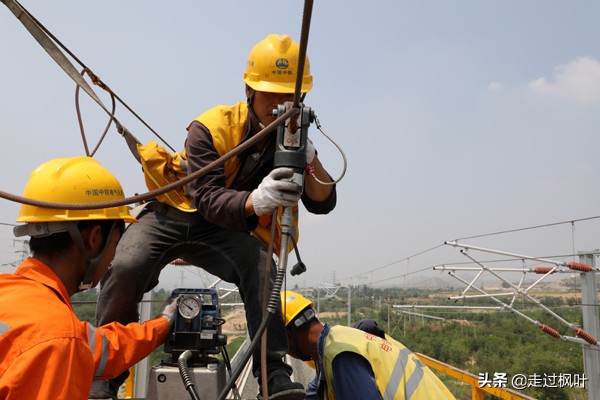 京张高铁车站施工现场,京张高铁变电工程