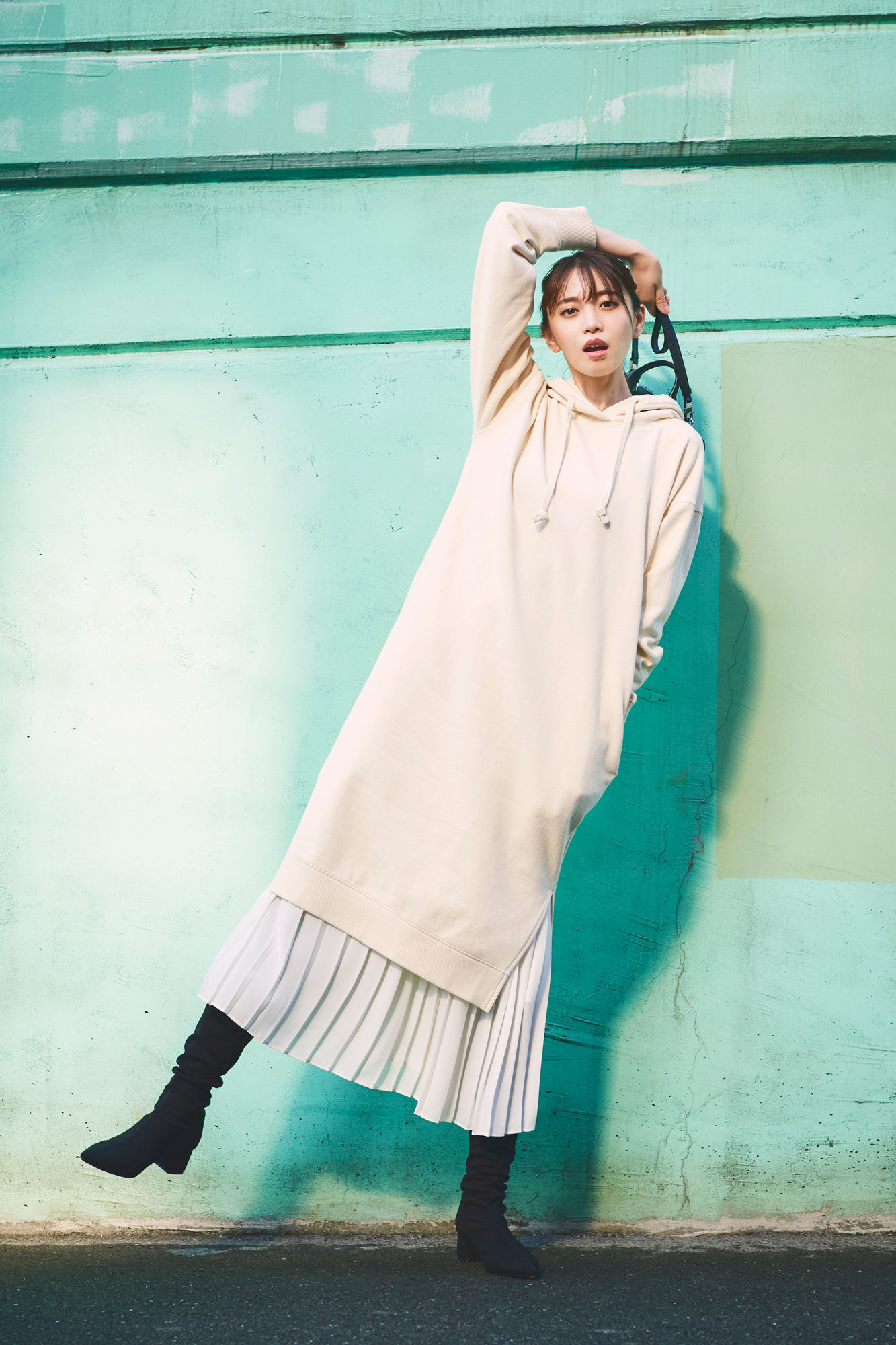 优衣库雪纺木耳领飘带打褶连衣裙,优衣库法兰绒衬衫式连衣裙穿搭