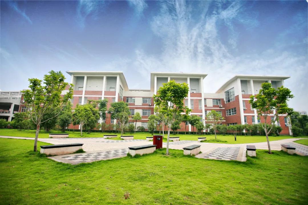 满“新”欢喜，我们在武汉科技大学城市学院等你