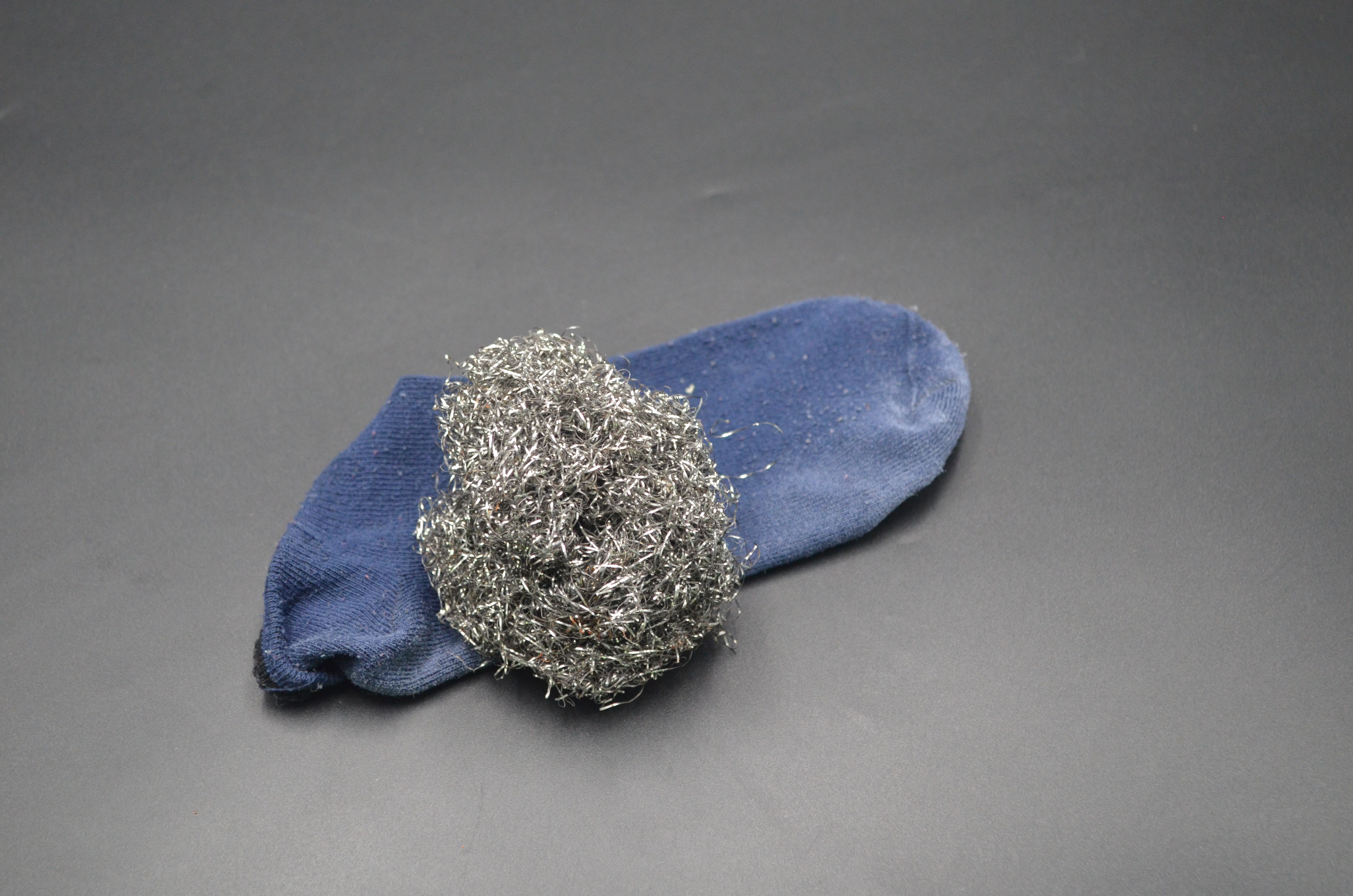 过年大扫除用这个擦玻璃很是方便,家里的玻璃脏了轻轻一擦就干净