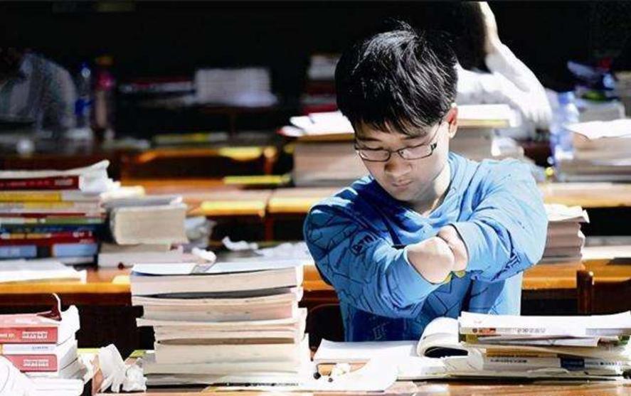 考入专科院校的学生,5件事情要尽早准备,抢占先机才能更有发展