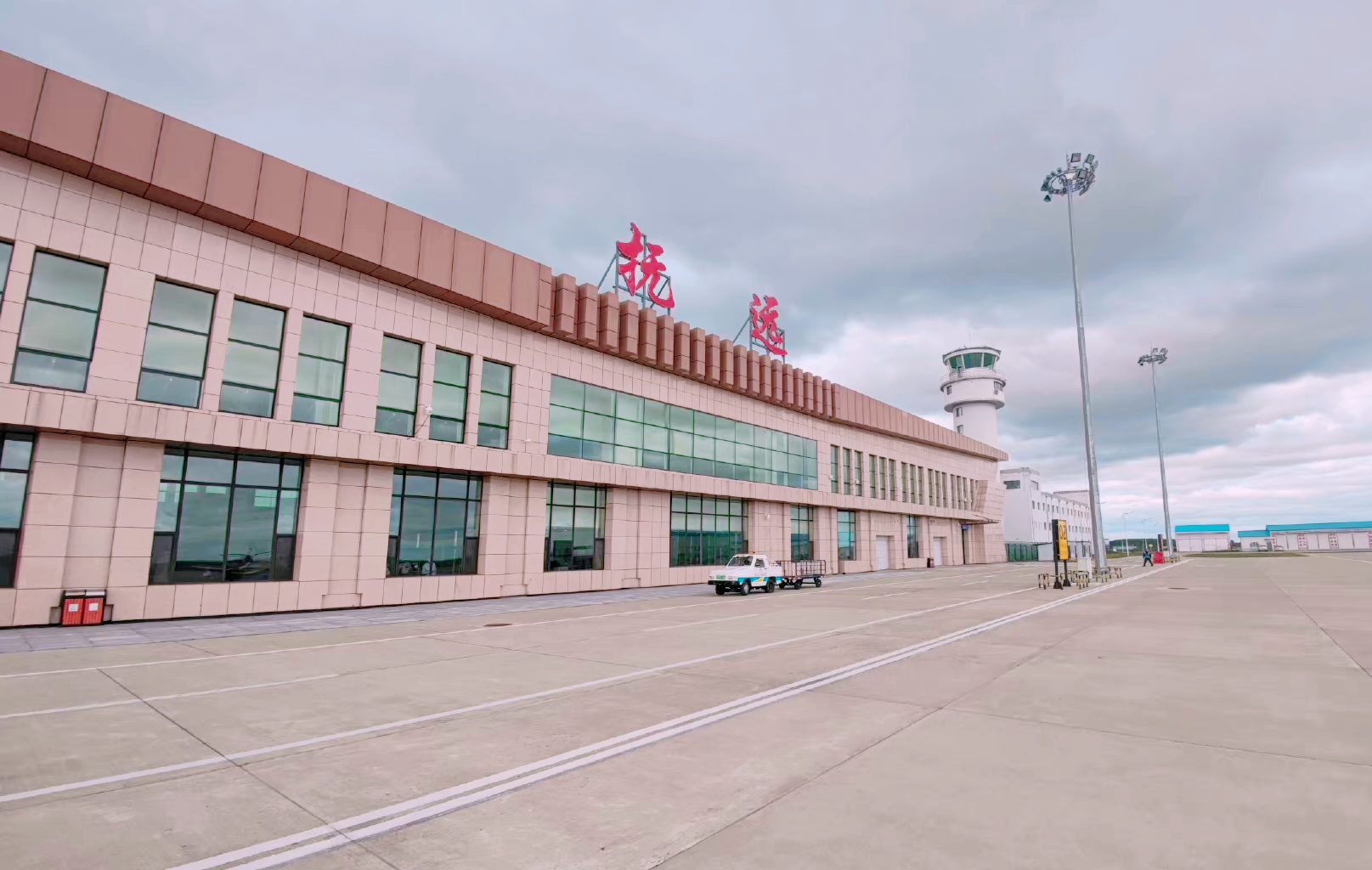 东北“养老”机场，一天仅一架飞机，飞走后地面人员就没事做了