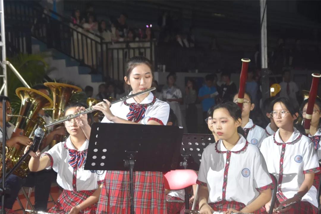 万宁这所学校兴趣班喜结硕果艺术节开出多彩花