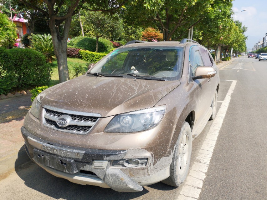 尴尬了！自驾游途中车牌不见了怎么办？这样做保证不扣分！