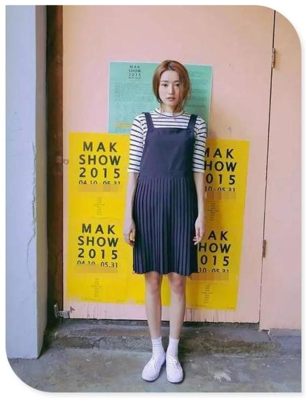 洋气减龄背带裙可外穿,别再穿碎花裙了