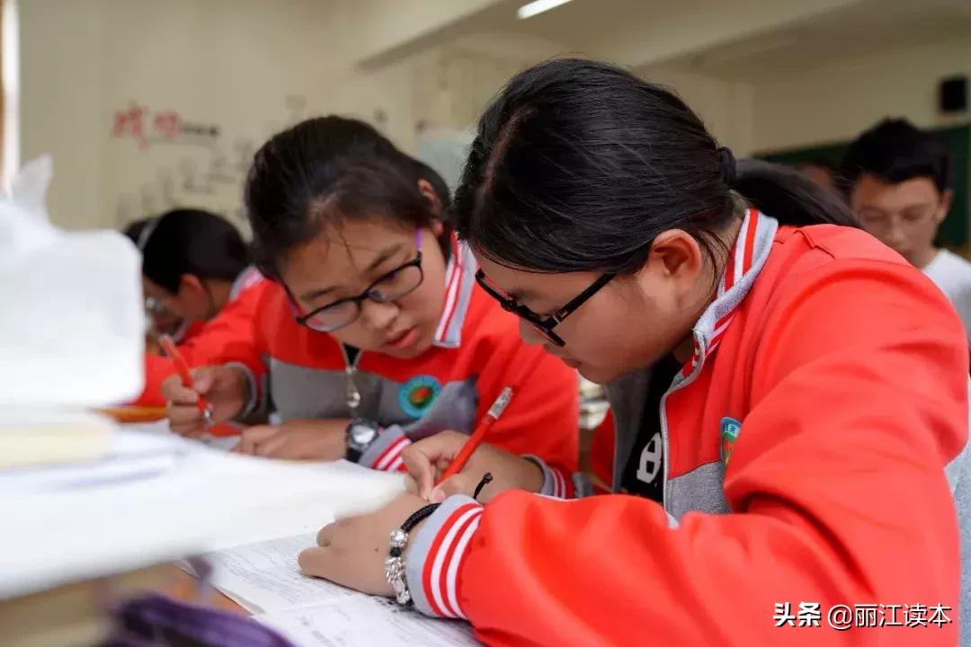 今年高考丽江有个班竟考上了1个清华2个北大！揭秘宁蒗海安班……