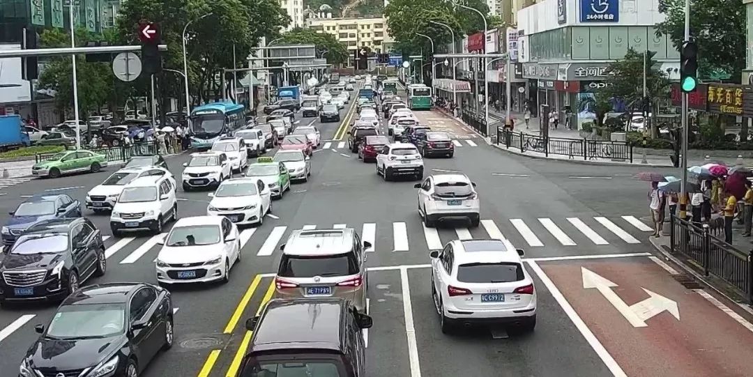 今明大量车流涌向日月贝！情侣路、体育中心拥堵！或交通管制！