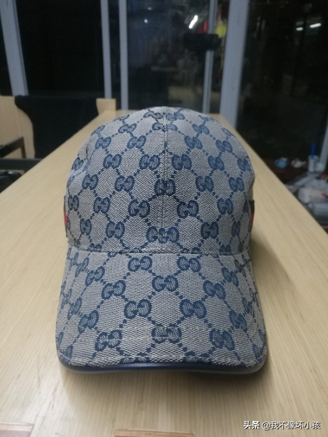 如何分辨奢侈品服装的真假,奢侈品包包怎么在网上鉴定真假