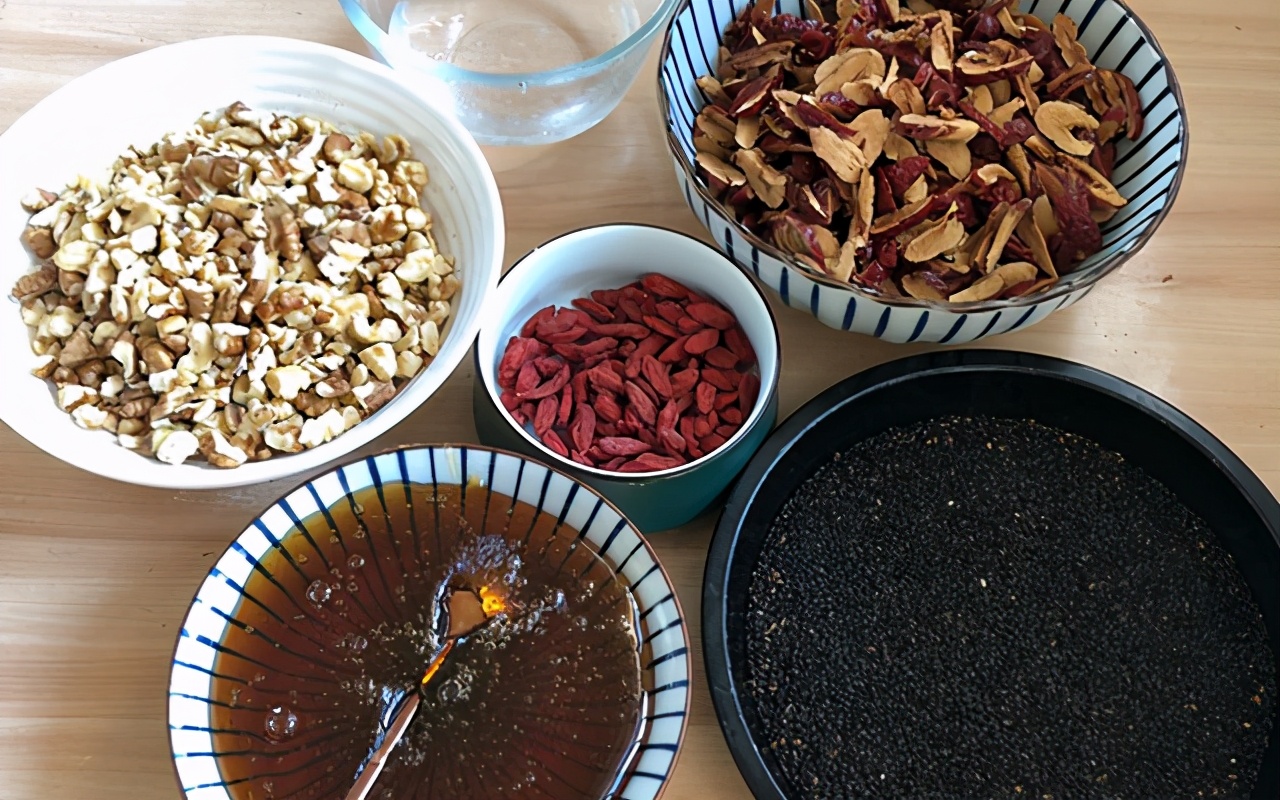 详细芝麻枸杞红枣核桃糕制作视频,纯手工芝麻核桃红枣枸杞糕