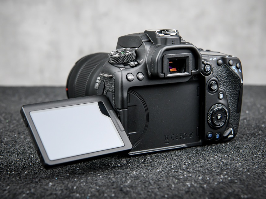 3250万像素仅售7649元，佳能新出的90D单反究竟有多香？