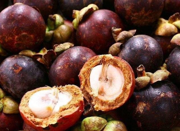 山竹果肉有点黄黄的是坏掉了吗,水果摊山竹