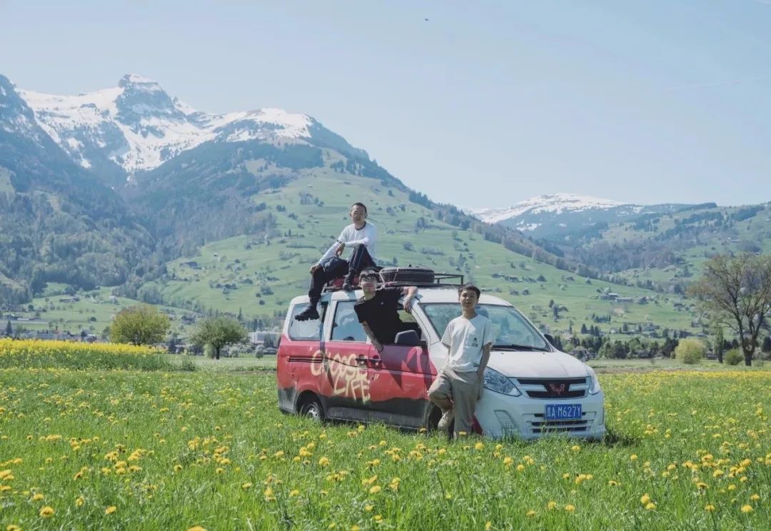 95后开着五菱环游世界,95后开面包车环游世界