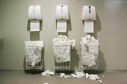 用完厕纸是冲掉还是扔进纸篓,现在厕纸到底是扔马桶还是垃圾桶