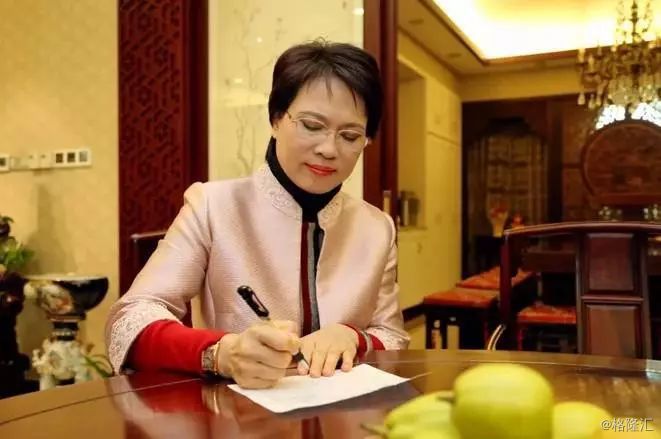 浙江女首富破产原因,浙江女首富被退市