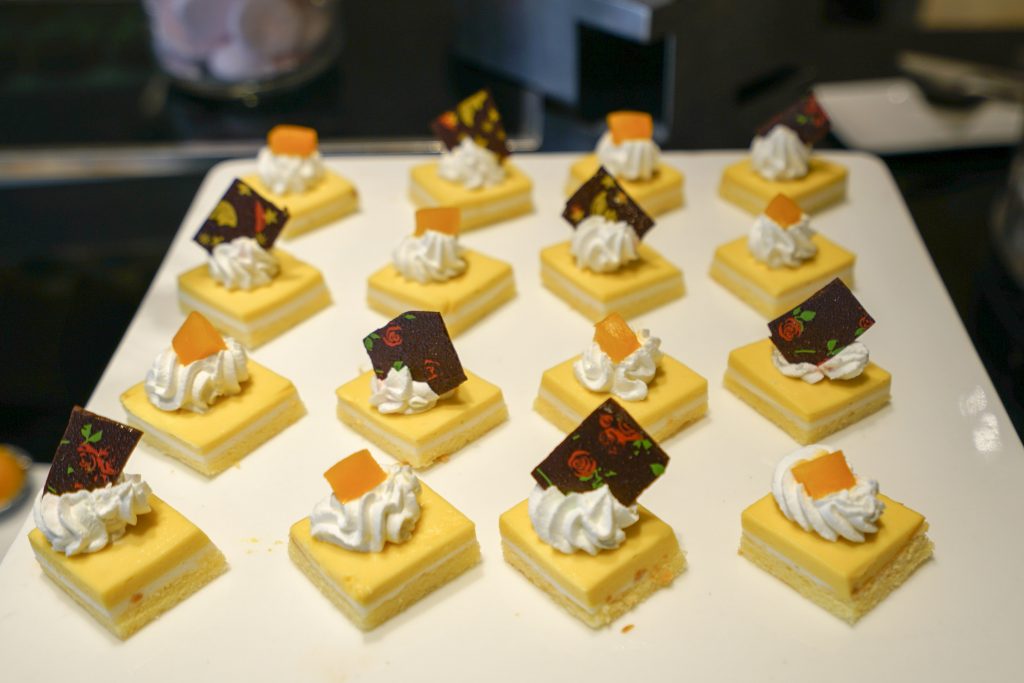 上海扬子江丽笙小龙虾自助餐,上海市扬子江万丽酒店地址