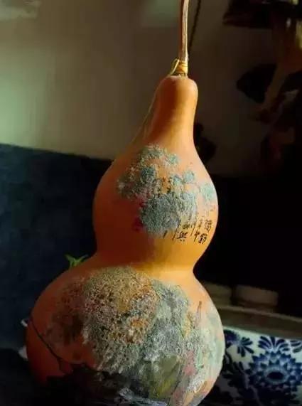 手串发霉了可以用水清洗吗,手串受潮发霉怎么处理