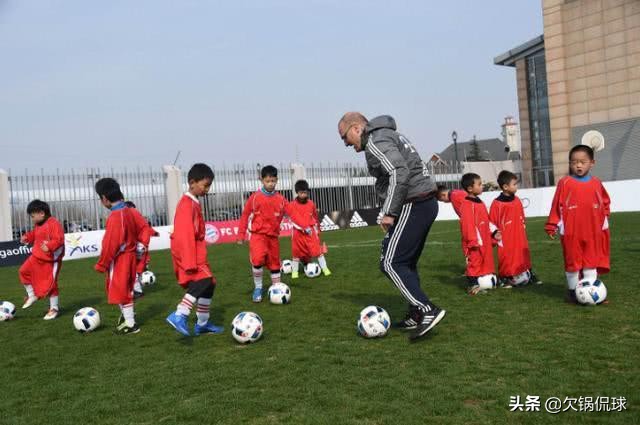 炸开锅!著名足球解说员揭露青训真实情况,球迷纷纷出来作证