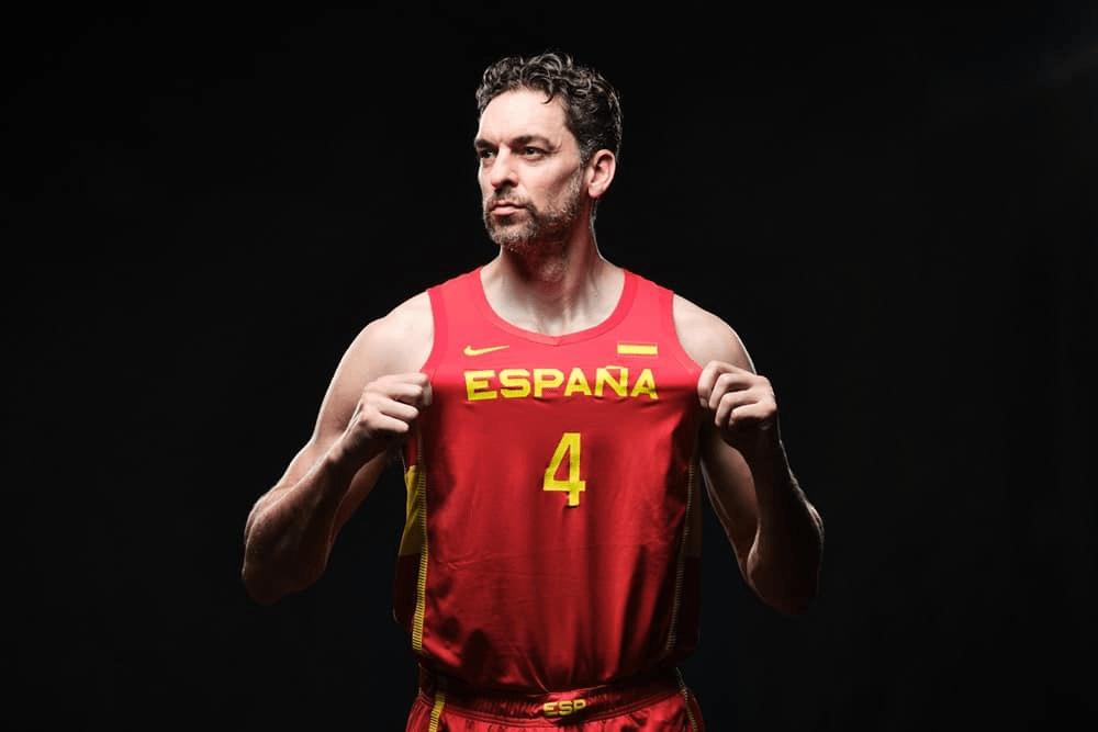 美国男篮奥运12人最新名单,奥运男篮历史15大巨星排名