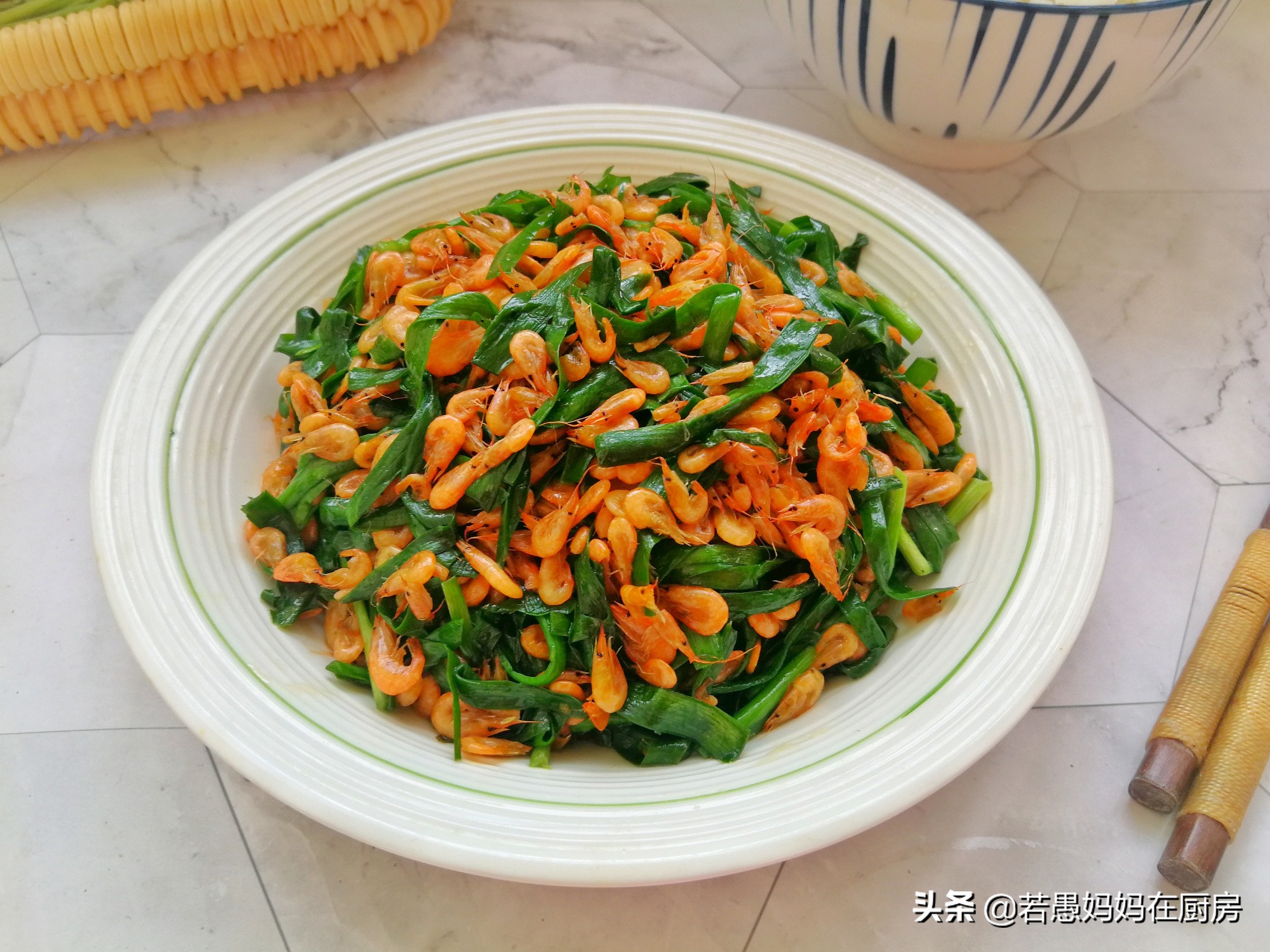 韭菜炒河虾的虾怎么处理,韭菜炒河虾要先把河虾焯水吗