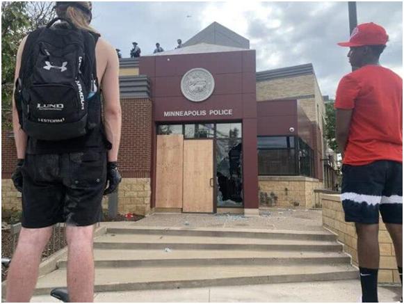 看了这条标语，美国还有脸干涉香港事务