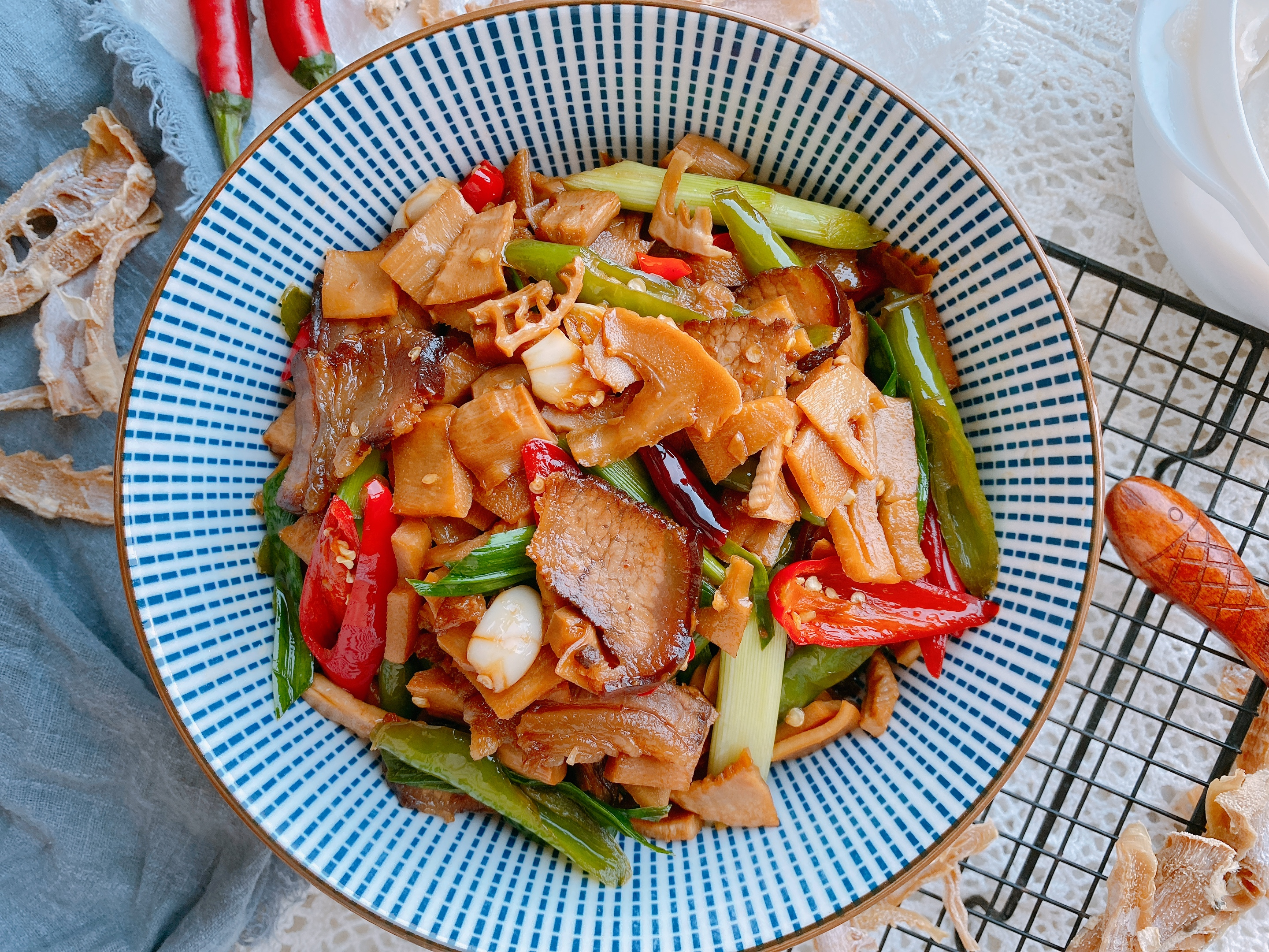 笋干怎样炒好吃又好看,笋干怎么炒又嫩又好吃