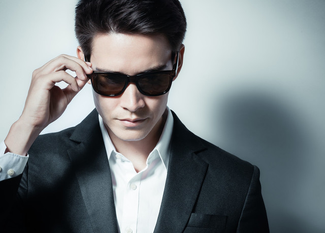 怎么挑选男士墨镜,怎么挑选墨镜效果最好男士