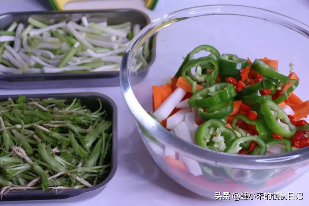 香菜根都别扔了这样煮一煮作用大,香菜根不要扔放锅里煮一煮