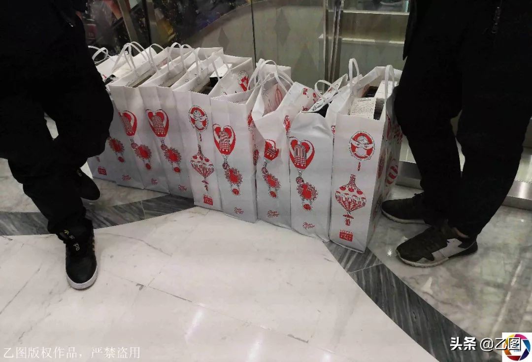 中国游客挤爆韩国免税店,中国游客时隔9月再现韩国免税店