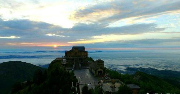 杜甫的三首望岳分别是什么,杜甫写望岳这首诗的真正目的