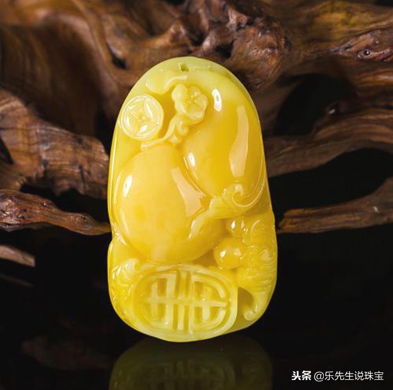 如何鉴别真假蜜蜡这方法简单有效,蜜蜡打紫光灯一定能鉴别真假吗