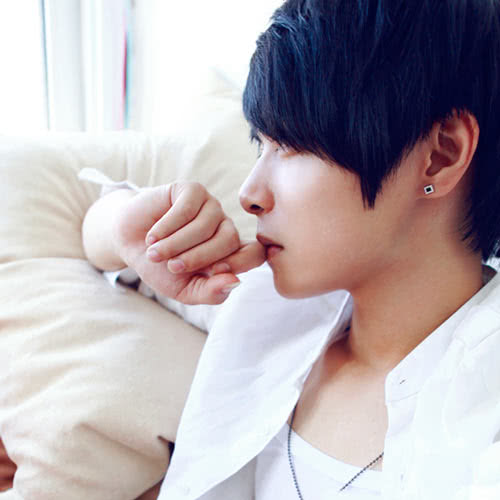 许嵩在乐坛的地位有没有薛之谦高,名气最高的歌手许嵩