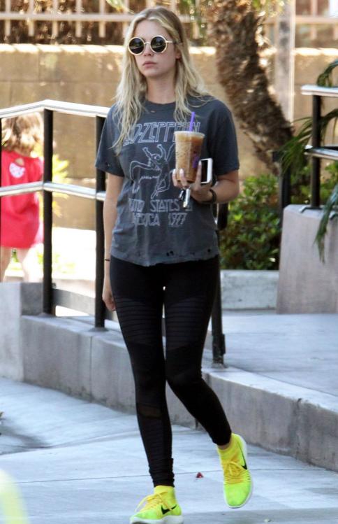 适合40岁左右女人穿的裤子,40岁女人别穿这几种裤子