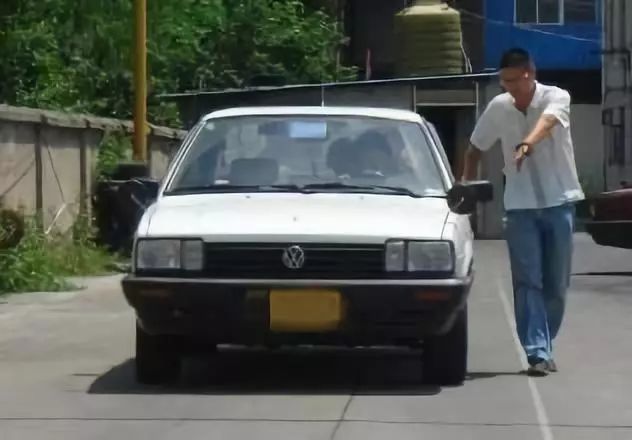 科目三学车撞坏教练车,学车过程中撞坏教练车怎么办