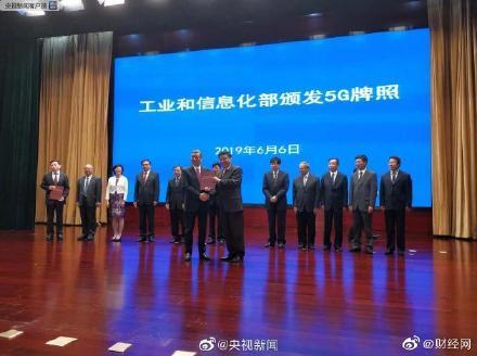 “霸道”女副行长：逼出轨丈夫砍手指，把下属当佣人驱使