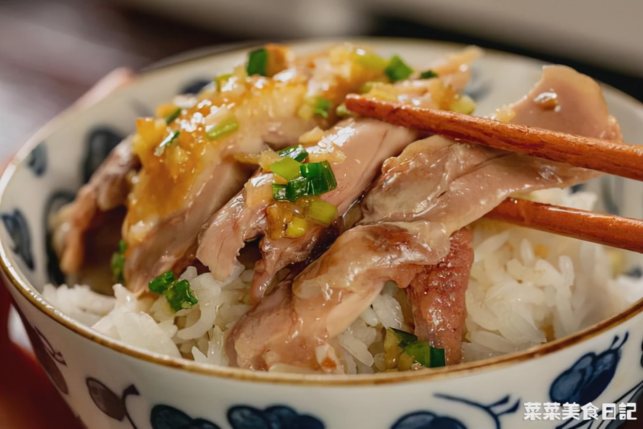 奶奶炖的鸡汤,老奶奶做的清炖鸡汤