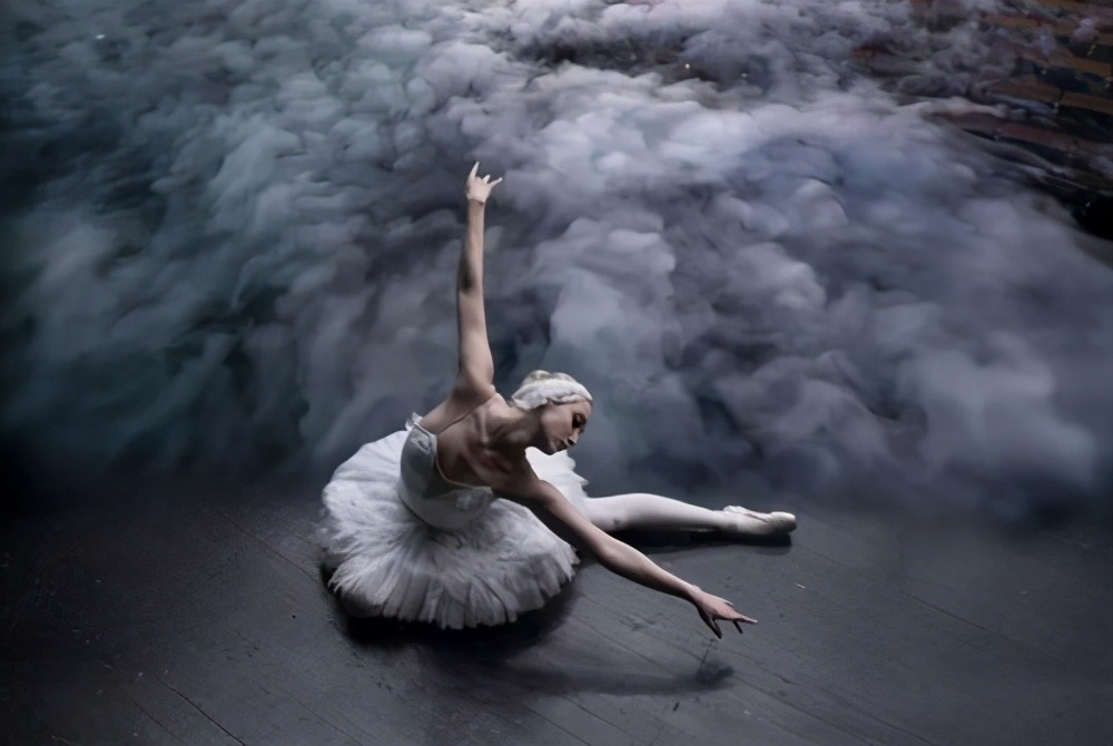 优美的旋律之王《天鹅湖》，悠扬音乐伴随典雅舞姿，神秘又美丽