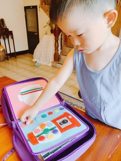 蒙特梭利益智玩具布书,蒙特梭利早教布书给宝宝自己做的