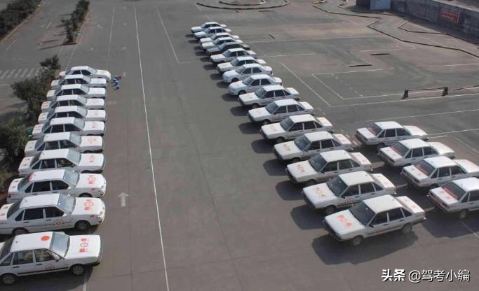 科目二倒车入库的注意事项,科目二倒车入库时间点位详细讲解