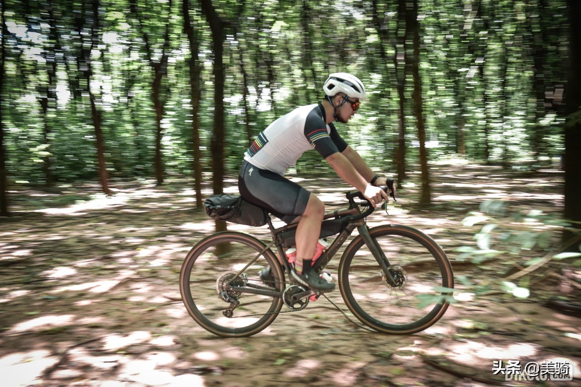 冒险砾石公路车评测,闪电公路车s-workssl7入门级