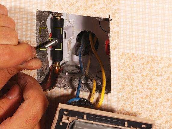 家里插座暗盒掉了,家中插座暗盒不正常怎么处理