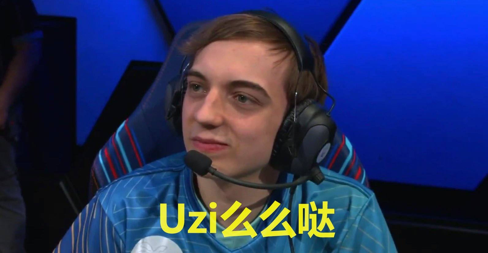 caps峡谷之巅遇uzi,caps给doinb抛飞吻