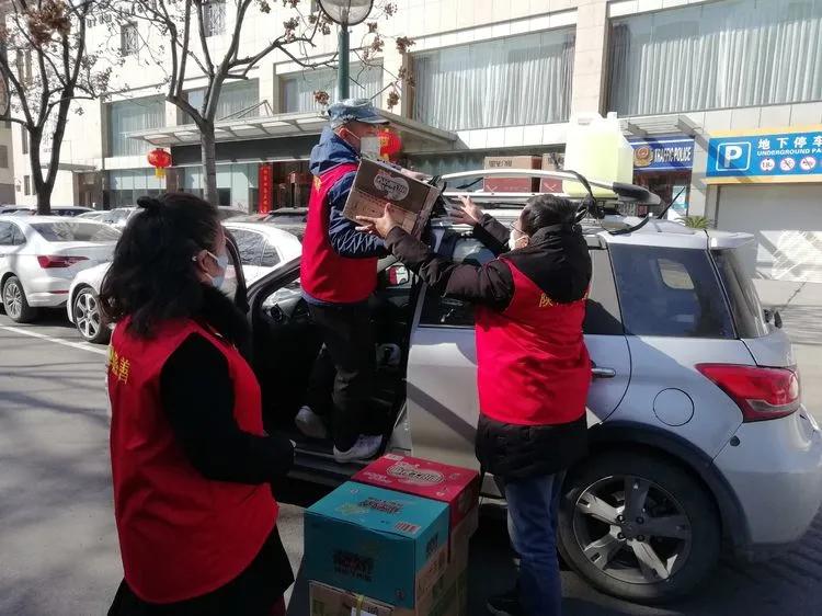 抗疫战中的一抹志愿红,抗疫战场上的一道靓丽风景线