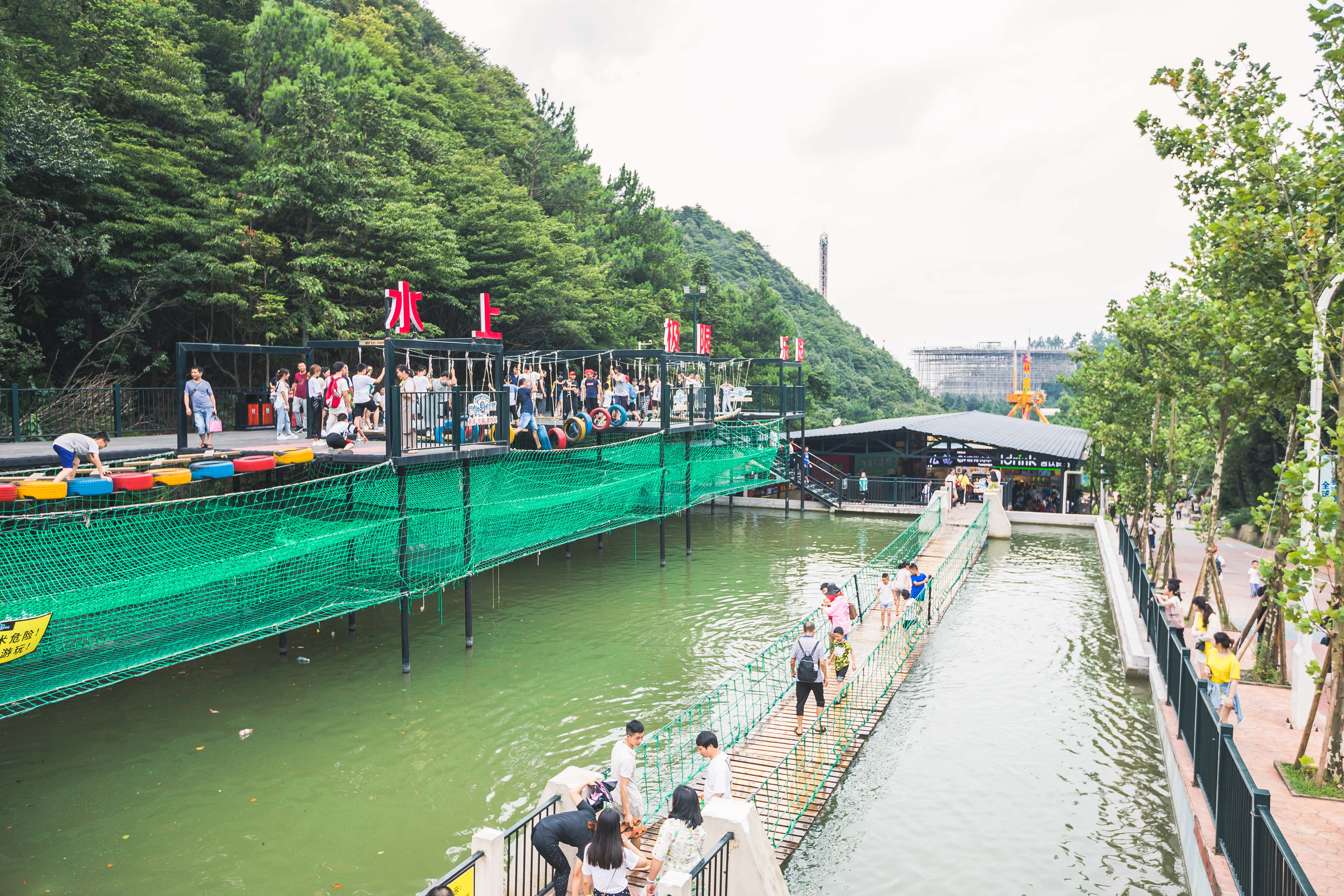 第一次去重庆奥陶纪应该怎样玩？真如抖音上那么刺激？亲自试试吧