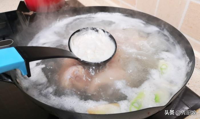 猪蹄炖好以后，别直接上桌，多加这一步，猪蹄鲜香入味，还不油腻