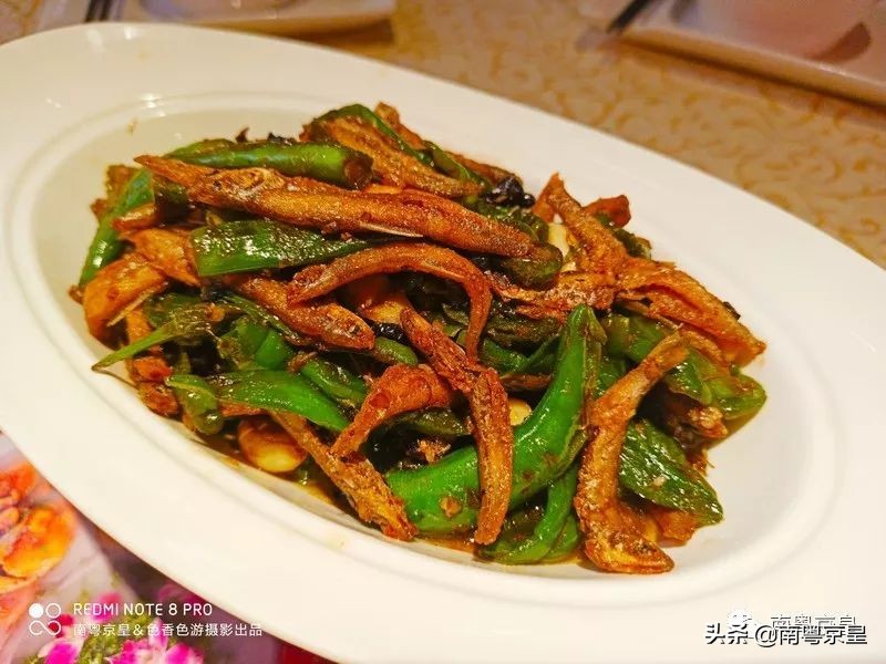 羊城飘逸着最傲娇的色彩——中国红，要的就是这个味儿