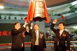 打败黄光裕,和刘强东打价格大战?张近东的苏宁因何负债累累